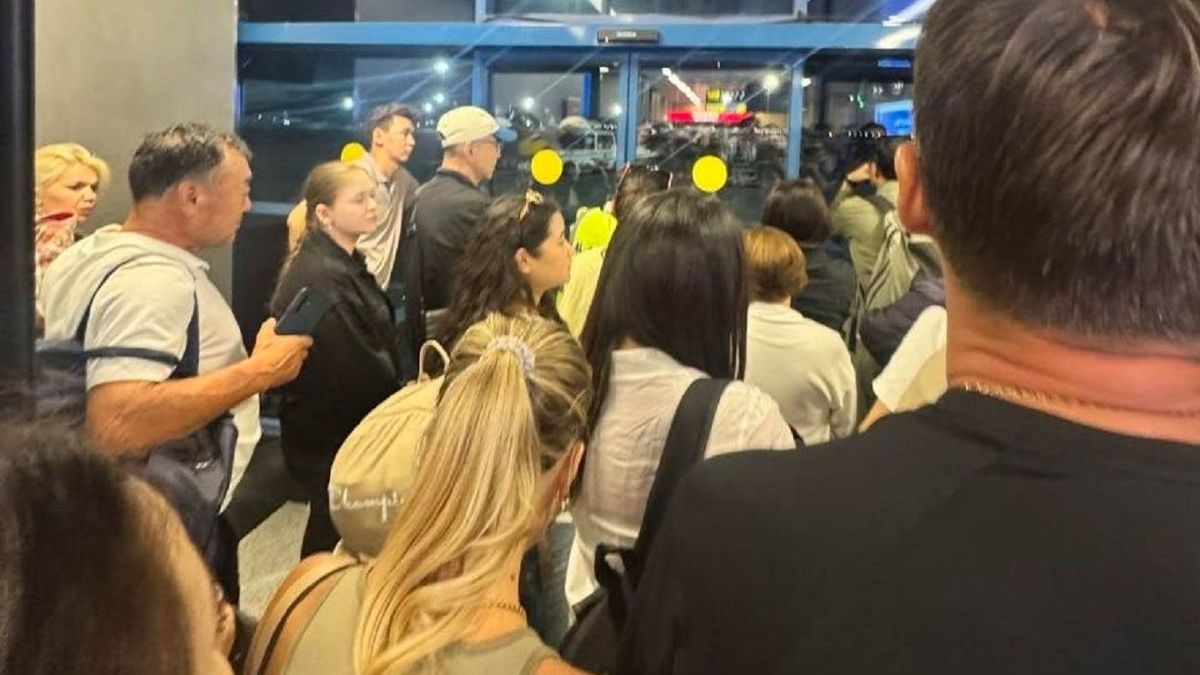 400 грамм салмақтан рейс кешіктірілді: жолаушы наразы