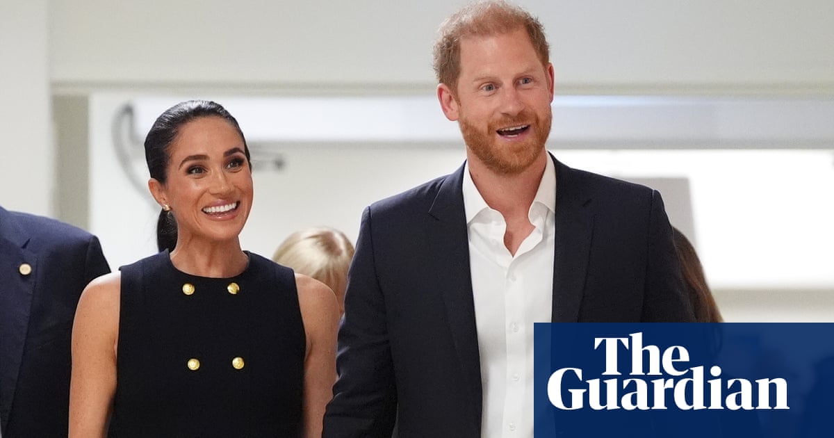 苏塞克斯公爵夫妇返回英国:降落伯明翰,子女已入学