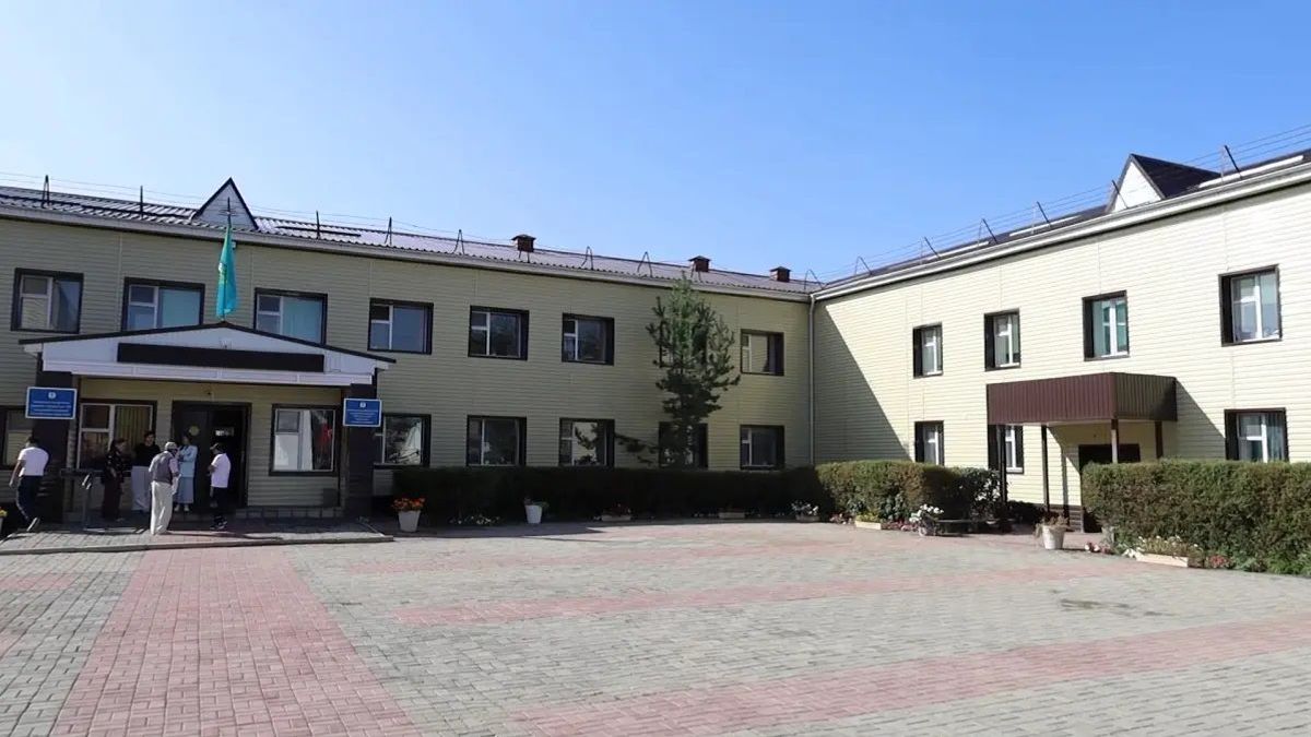 Schoolchildren in Aktobe Forced to Study in Former Dormitory