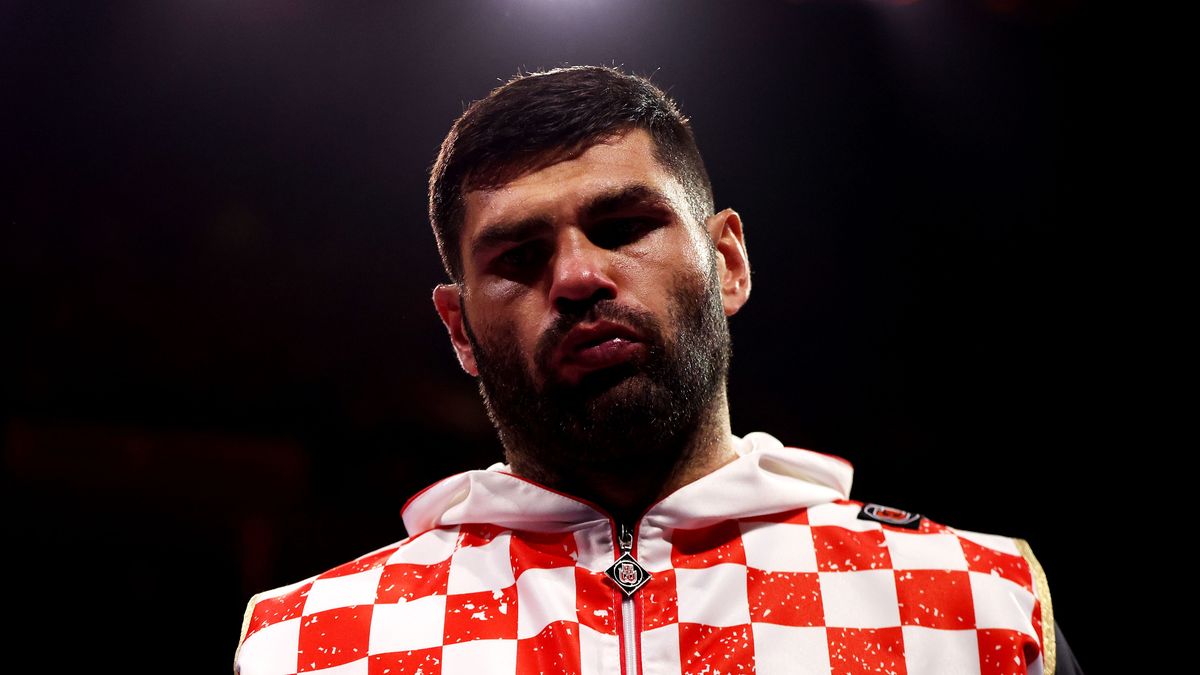 Хргович Итауманы нокаутқа жіберіп, Усик босатқан IBF белбеуін иеленді
