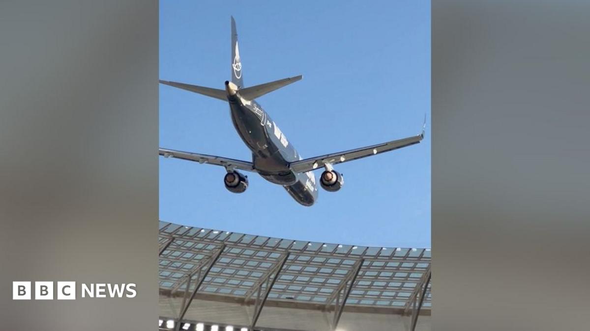 南非Airlink航空取消体育场上空低空飞行表演