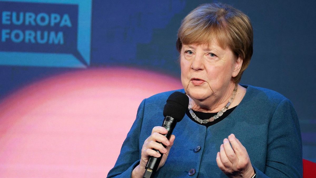 Меркель назвала абсурдом идею своего выдвижения на пост президента Германии