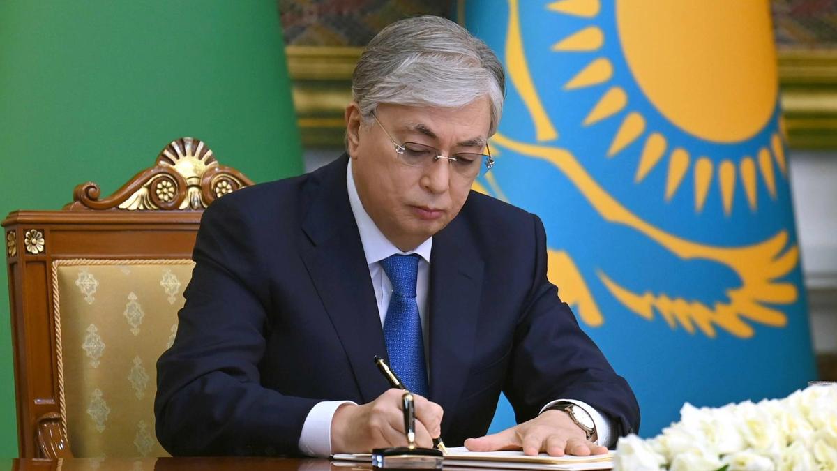 Tokayev, yazar Valeri Mihaylov'u 80. yaş gününde kutladı ve 'Barıs' nişanıyla ödüllendirdi