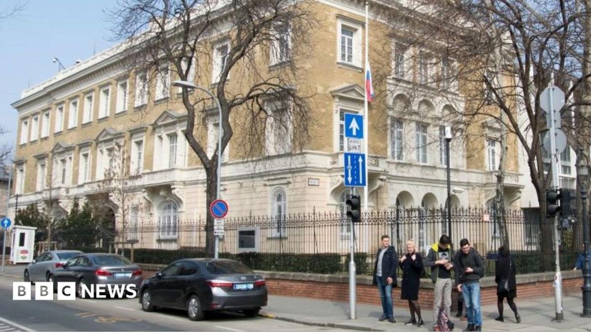 Венгрия 10 ресейлік дипломатты елден шығарды