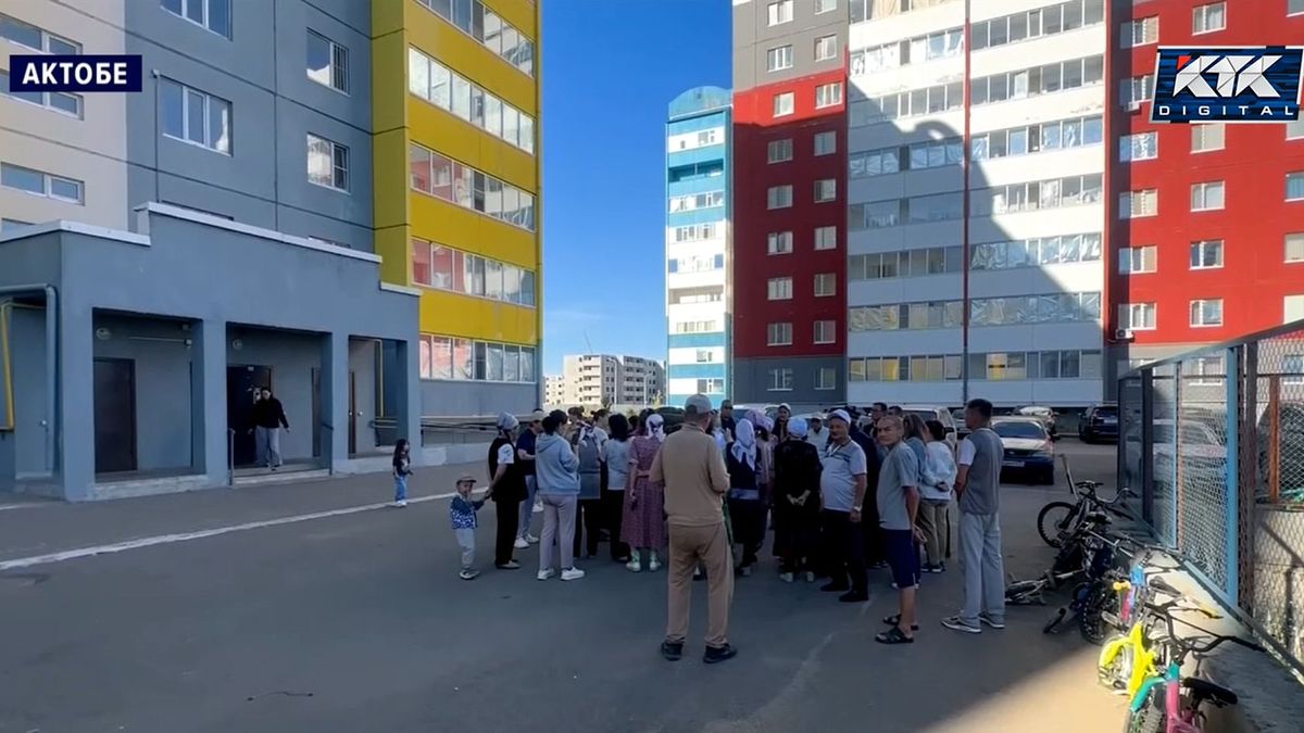 Aktöbe'deki apartmanlarda çatlaklar: Komşular birbirini görüyor
