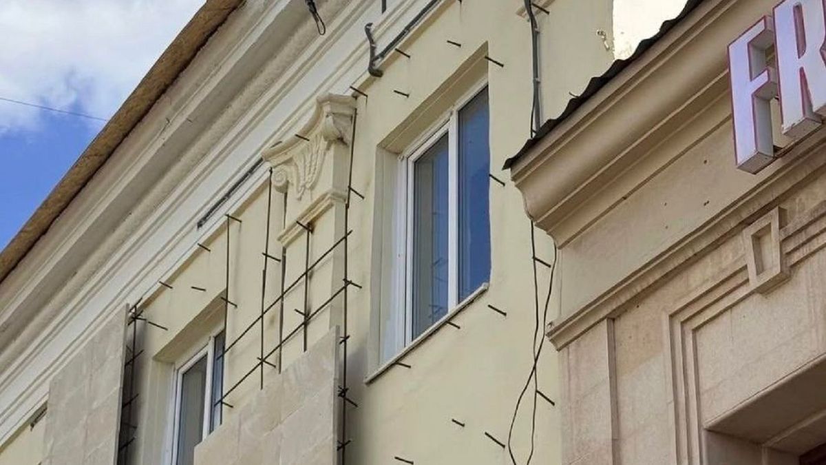 Astana Resident Criticizes Renovation of Stucco Molding on Kenesary Street Facade