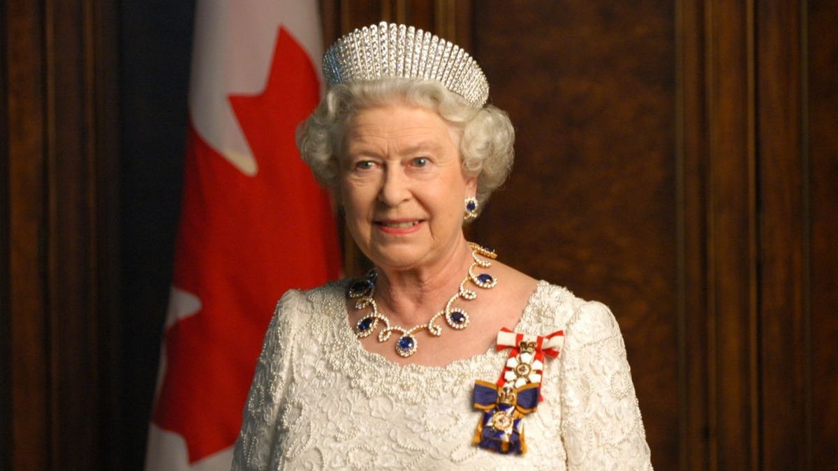 Queen Elizabeth II's Former Dresser to Make Documentary on Royal Family with Disney