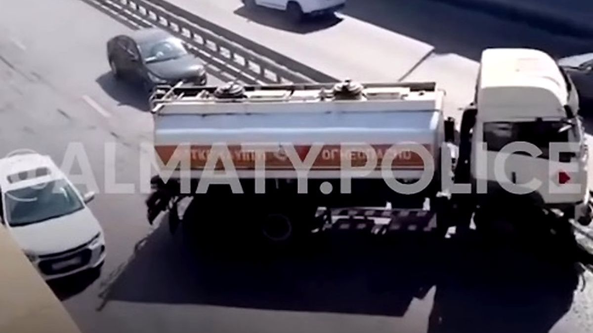 Falling Helmet Triggers Water Truck Crash in Almaty