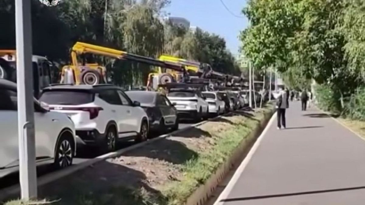 Over 10 Tow Trucks Clear Cars Near KazGASA in Almaty