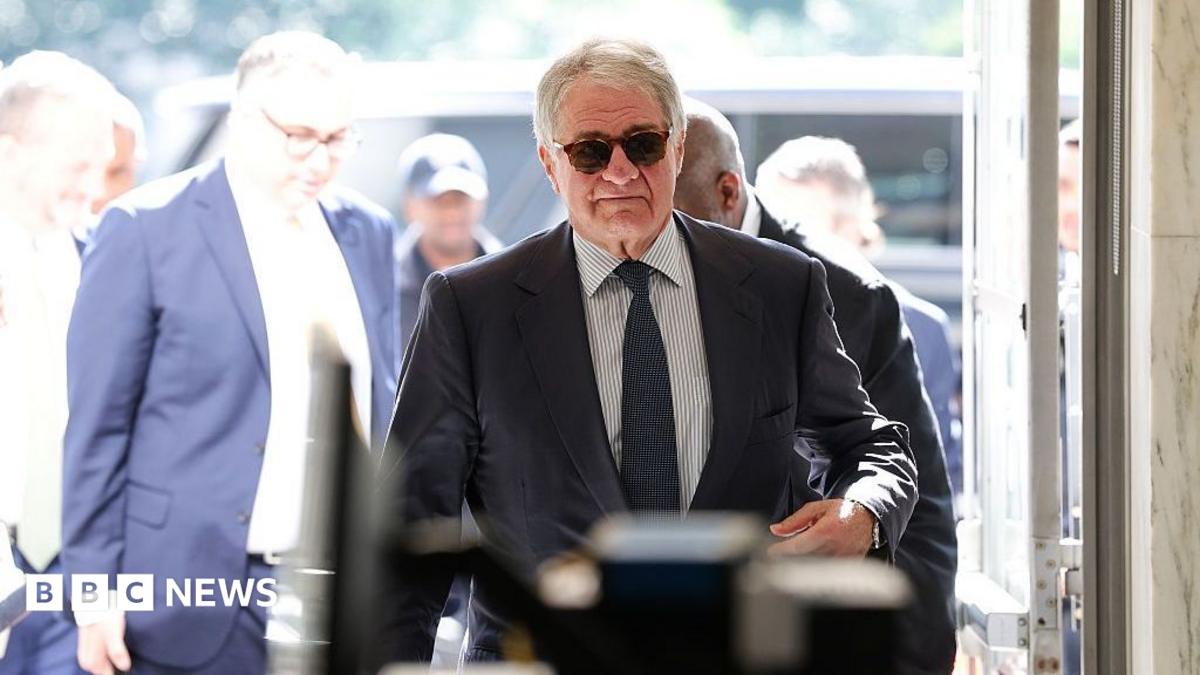 АҚШ Өкілдер палатасы миллиардер Леон Блэкті Конгрессқа құрметсіздік үшін жауапқа тартты