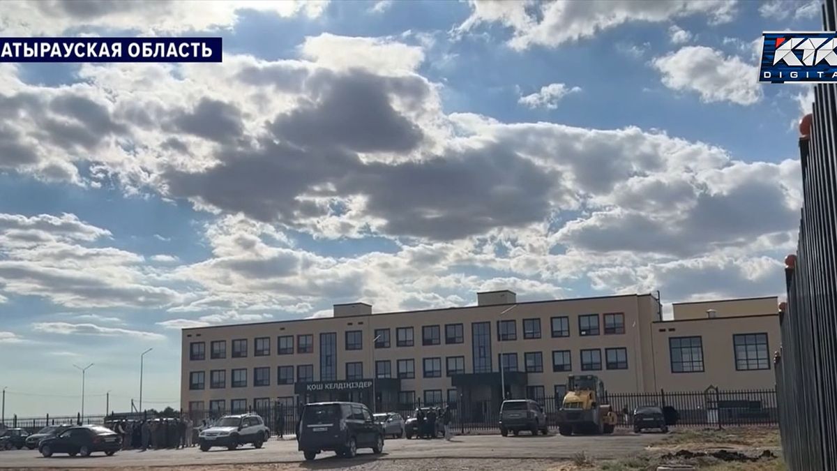 Школу в Атырауской области построили в 3 км от села: родители бьют тревогу