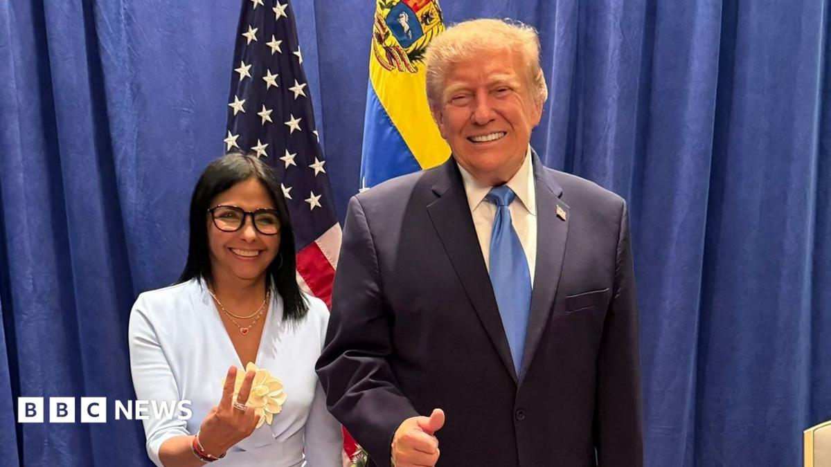 Трамп Венесуэланың уақытша президентімен алғаш рет кездесті