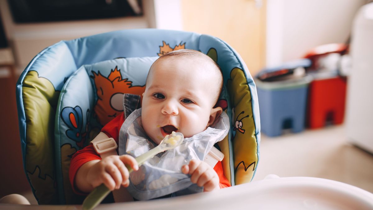 First Solid Foods Rapidly Reshape Infant Gut Microbiome
