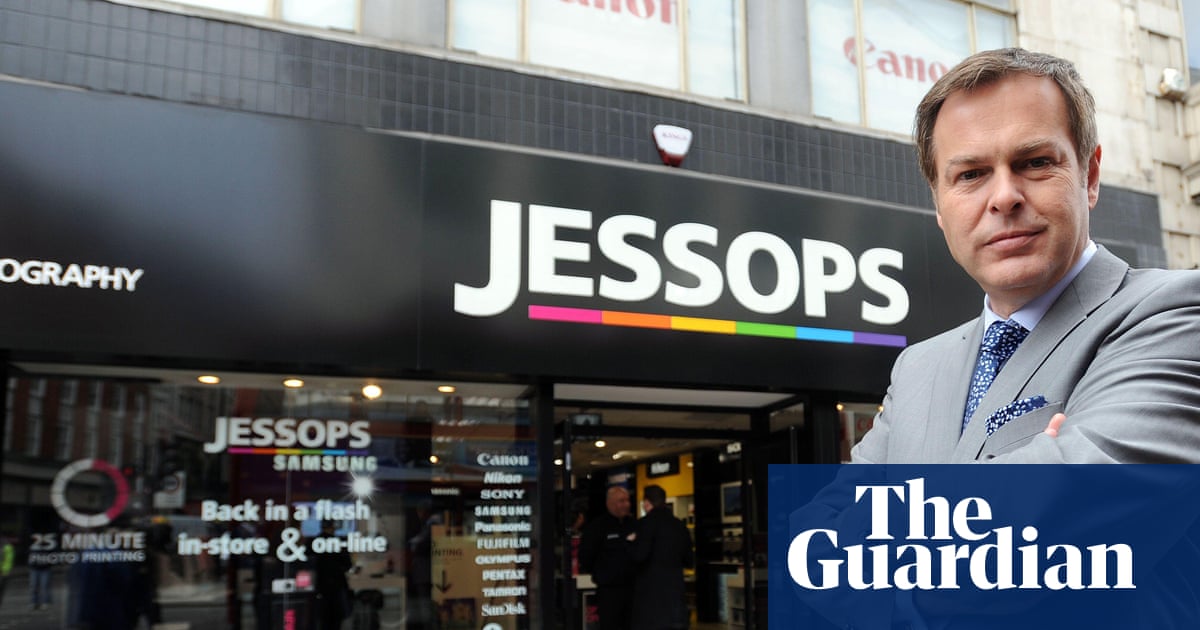 AO World, Jessops kamera satıcısını Peter Jones'tan satın aldı