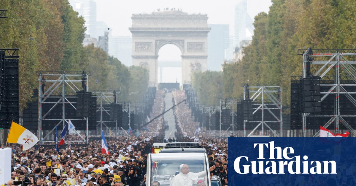 Papa Leo Paris'te 700 bin kişiye açık hava ayini düzenledi
