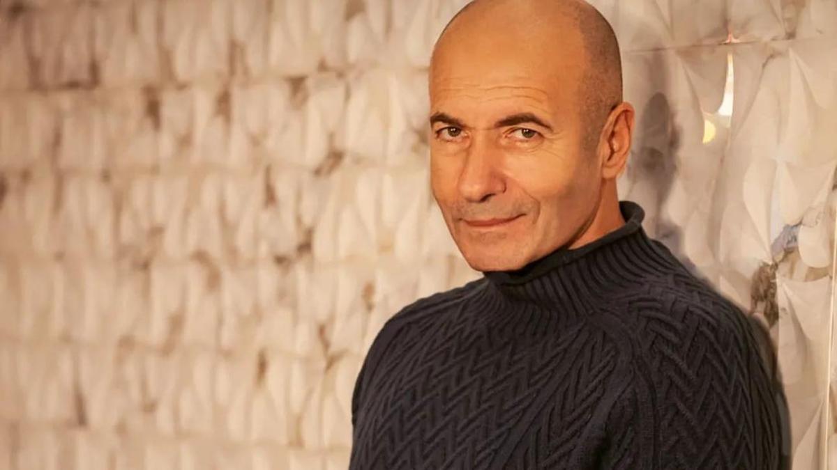 Igor Krutoy Plays 'You in My September' on the Last Day of the Month