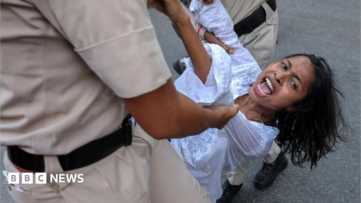 Hindistan'da protestoda üç kadın gazeteci polisi cinsel tacizle suçladı