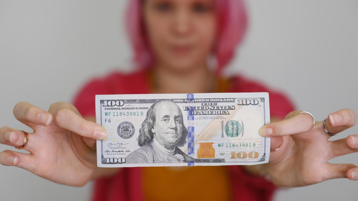 Dolar 454,98 tengeye yükseldi: Kazakistan döviz büroları kurları güncelledi