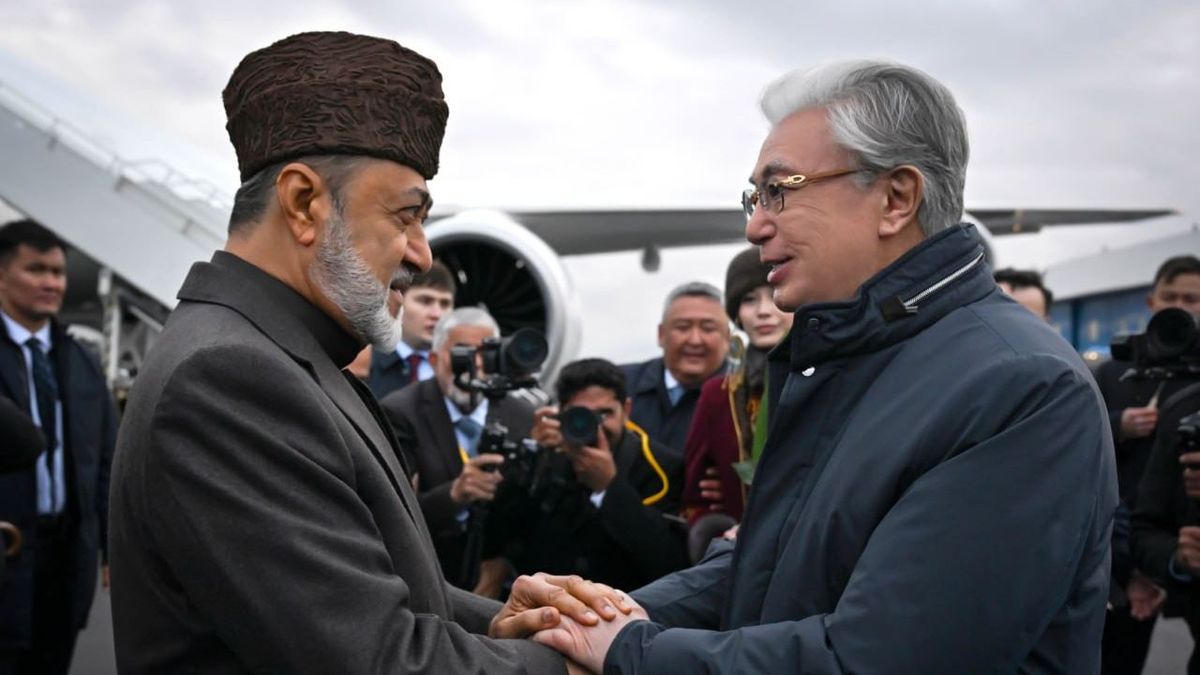Tokayev Welcomes Oman's Sultan in Astana, Jets Escort Plane