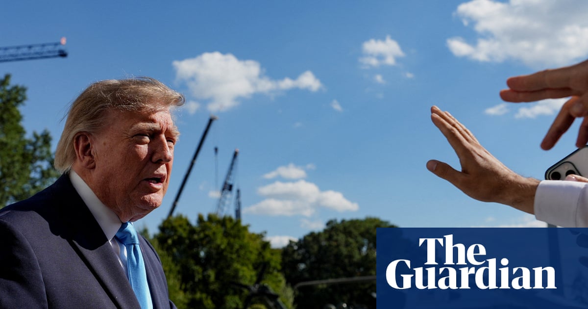 Трамптың рейтингі тарихи төменгі деңгейге түсті