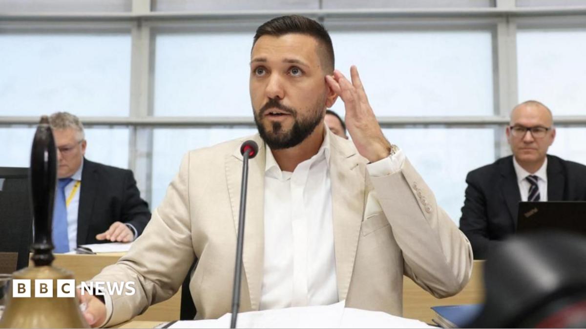 Almanya'da ilk kez aşırı sağcı bir parti temsilcisi meclis başkanı oldu