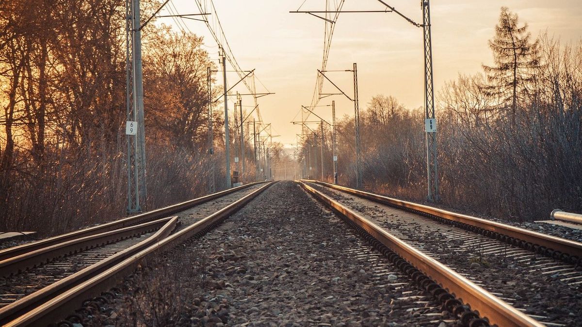 Pavlodar'da tren gencin bacağını kesti: 8 gün sonra hayatını kaybetti