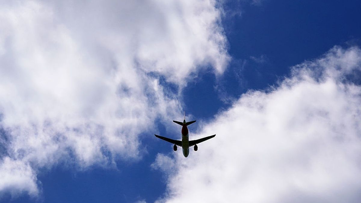 United Airlines Flight Declares Emergency Over Atlantic, Diverts to Canada