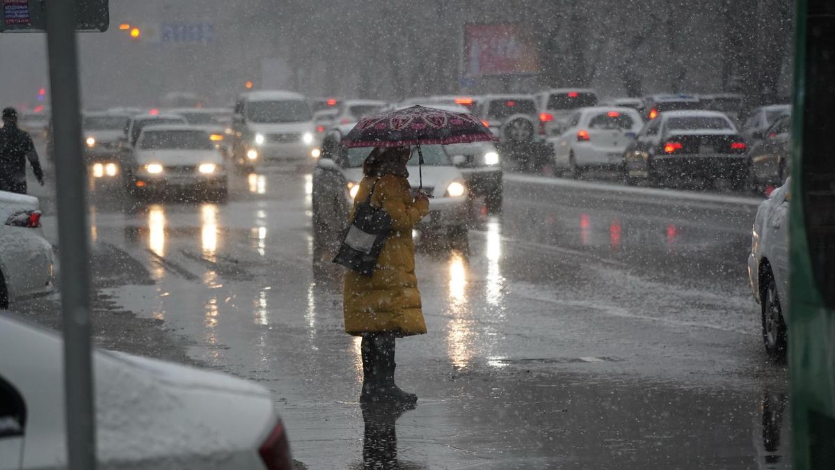 哈萨克斯坦多地周末将迎降雪、道路结冰及零下7度霜冻
