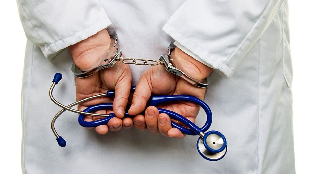 Ex-chief doctor of Aktobe clinic gets suspended sentence for embezzling 53 million tenge from FSMS