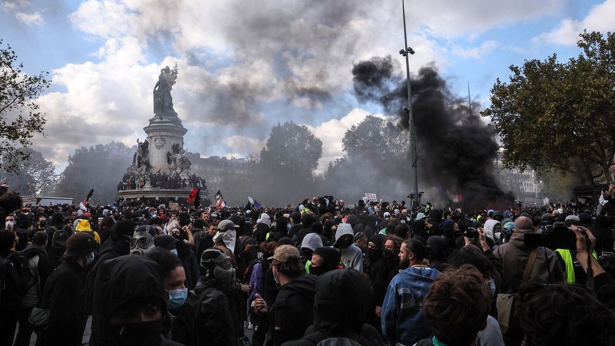 France to deploy military to support police during protests