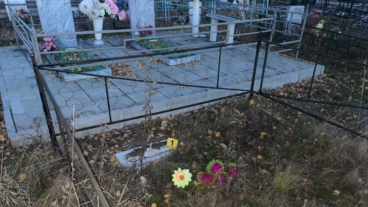 Қостанайда қабірден мәрмәр ескерткіш пен темір қоршау ұрланды