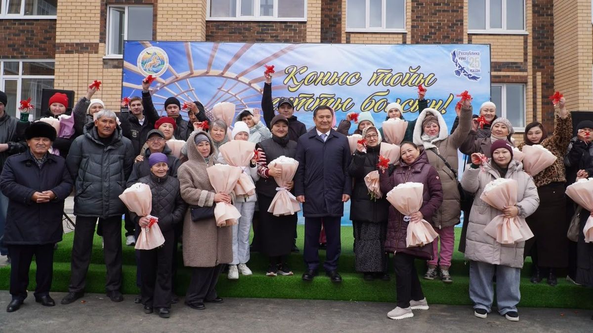 Hundreds of families receive apartment keys in Akmola Region ahead of Republic Day
