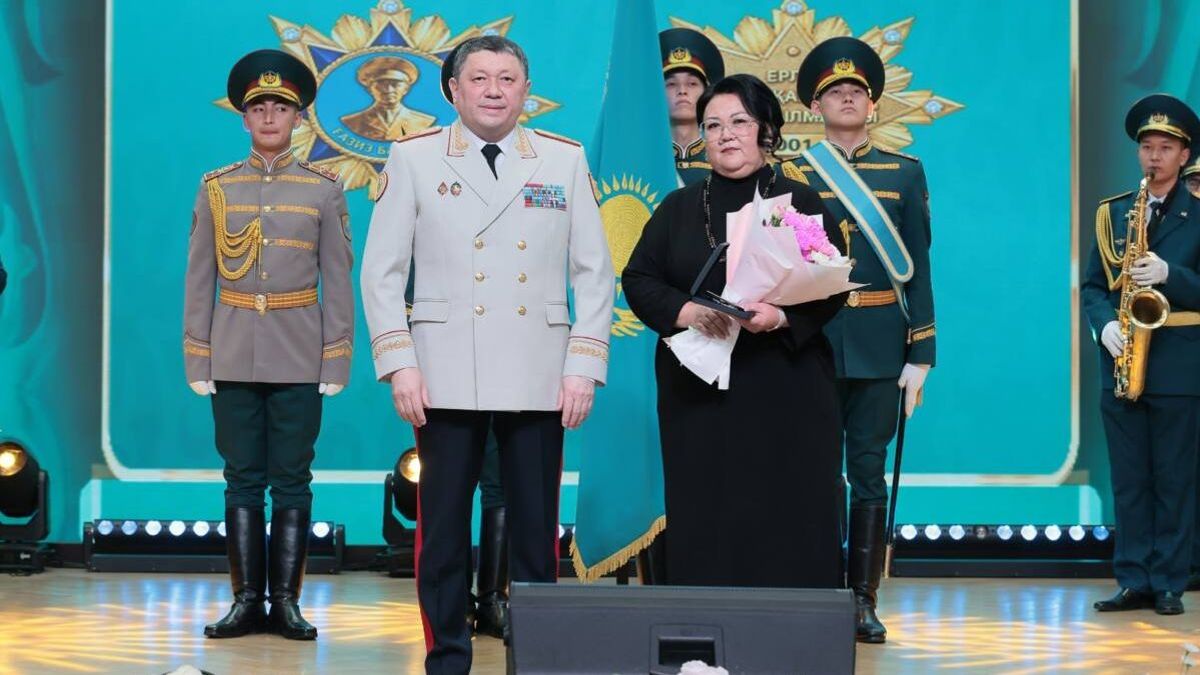 Kazakhstan establishes medal honoring Gaziz Baitasov, first awarded to his widow
