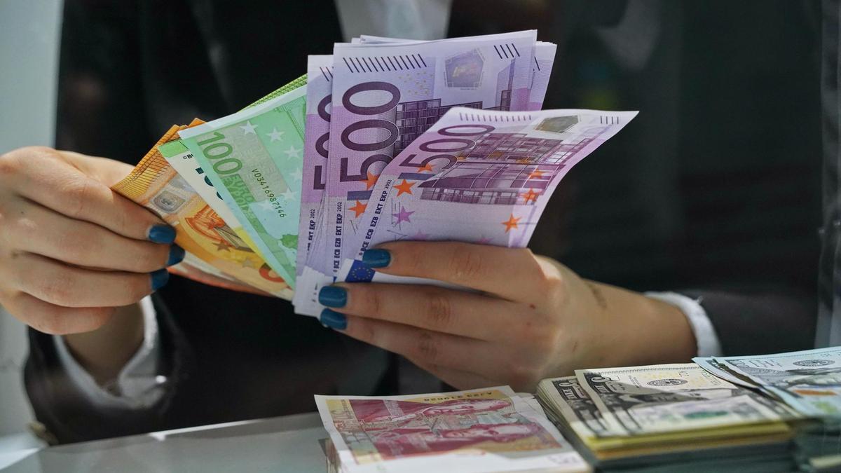 Қазақстандықтар қыркүйекте доллар сатып алуды 29,1%-ға қысқартып, еуроға сұранысты арттырды