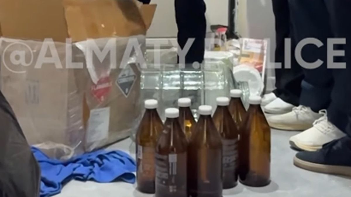 Алматыда темекі қорабы полицияны жерасты нарколабораторияға апарды