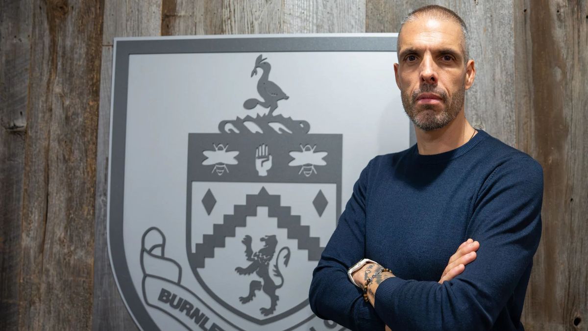Dastan Satpayev'in formasını giydiği Burnley'nin başına İsviçreli Fabio Celestini geçti