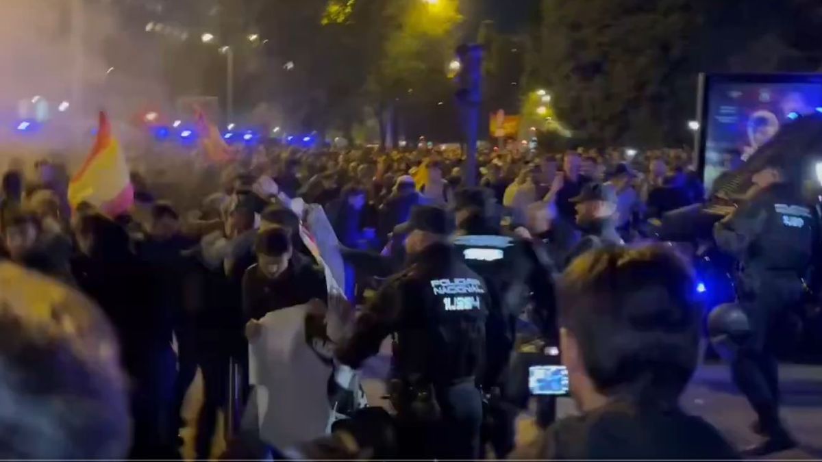 В Испании протестуют с требованием отставки министра транспорта после гибели 68 человек