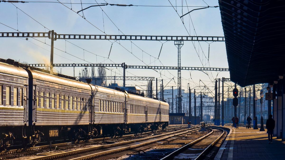 Қазақстандық машинист Ресейде шетелдікті пойыз бригадасы киімінде өткізгені үшін колонияға қамалды