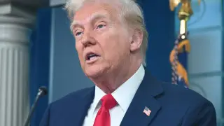 «مى رەشيم، كتو ۆوزگلاۆيت ۆەنەسۋەلۋ»: ترامپ و زاحۆاتە مادۋرو ي رولي ۆاشينگتونا