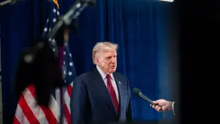 ترامپ پرەدۋپرەديل يران، مەكسيكۋ ي گرەنلانديۋ: «نەفت دولجنا دوبىۆاتسيا سۆوبودنو»