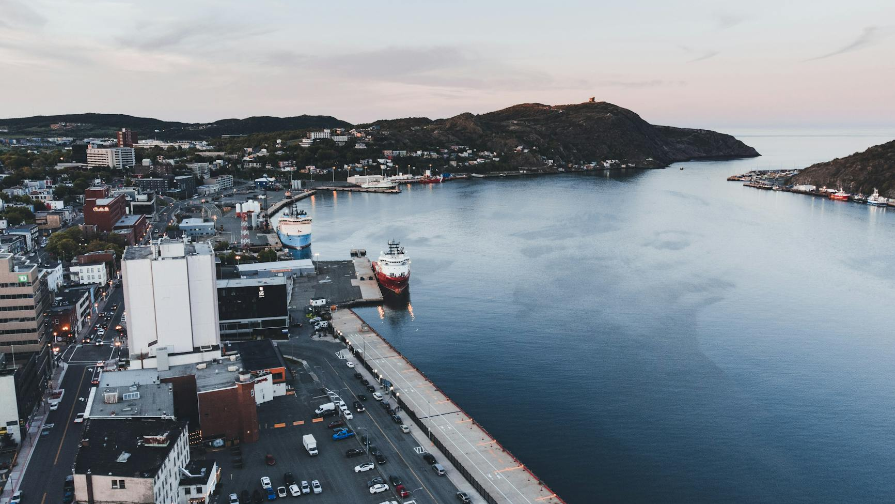 Атлантикада АҚШ күштері бақылаған танкерді Ресей ӘТК кемелері эскортқа алды