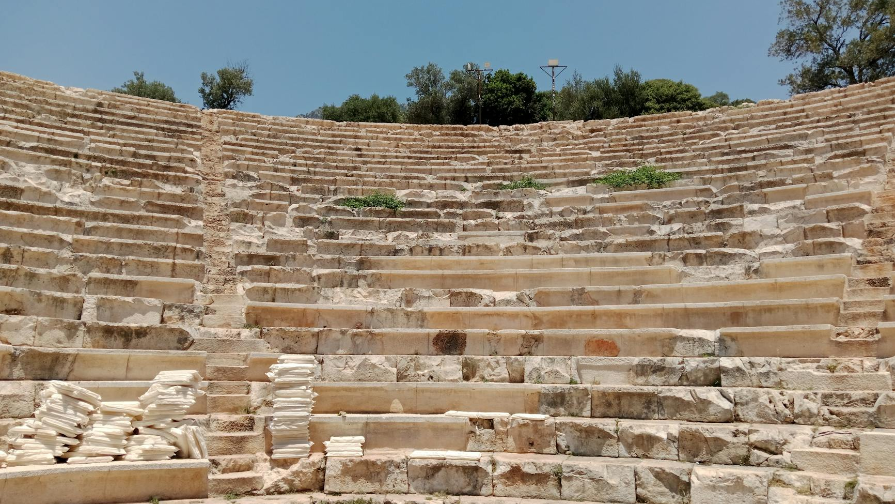 Almatyda Aýezov teatrynyń rekonstrýksıasy toqtatyldy: 45 mlrd teńge jetpeı qaldy