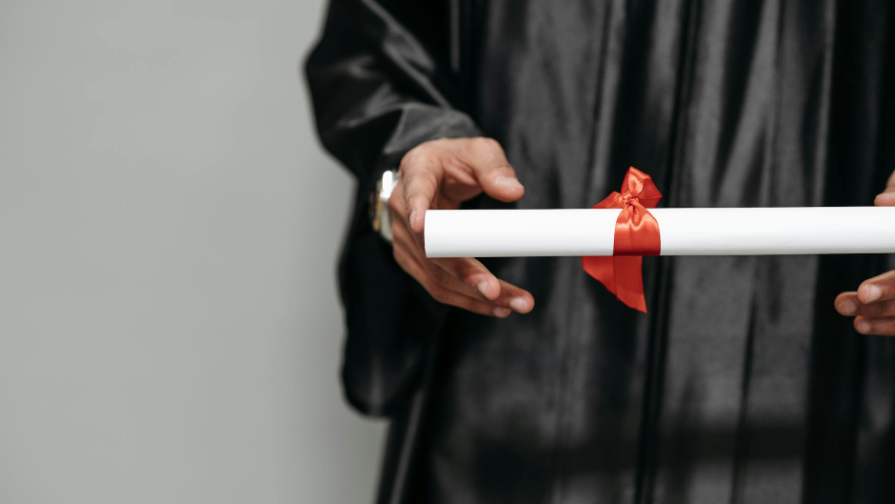 Abaı oblysynda burynǵy ákimge qurmetti azamat ataǵy berildi