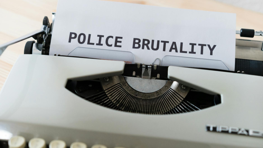 قايرات ادىلگەرەيدىڭ ايەلى جەلىدە سىنعا ۇشىرادى: بەينەجازبا جۇرتتى دۇرلىكتىردى