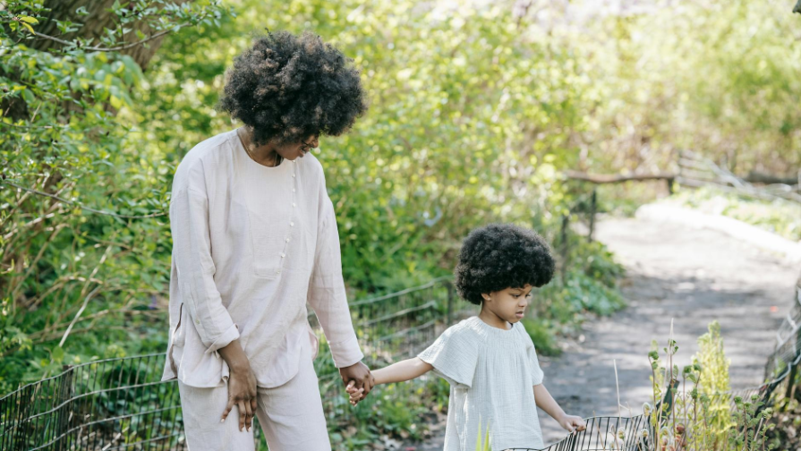 Мақпал Жүнісованың қызы анасына жүрек тебірентерлік тілек арнады