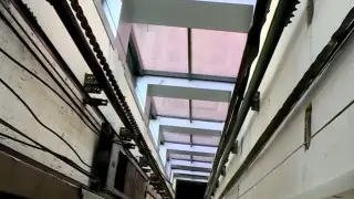 شىمكەنتتە ليفت قۇلاپ، قىز جاراقات الدى