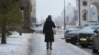 Depýtat Astanadaǵy trotýarlardy qardan tolyq tazalaýdy toqtatýdy usyndy