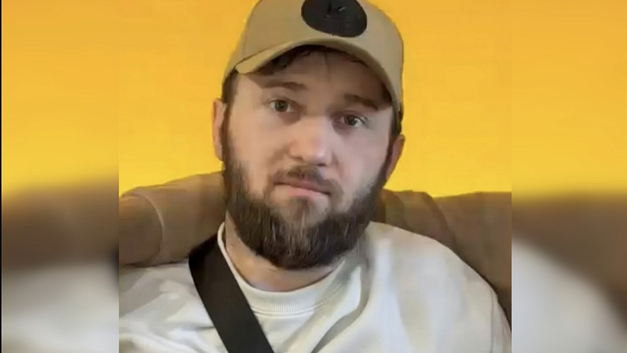 Astana áýejaıynda qamalyp qalǵan sheshen azamatyna advokattar kómekke keldi