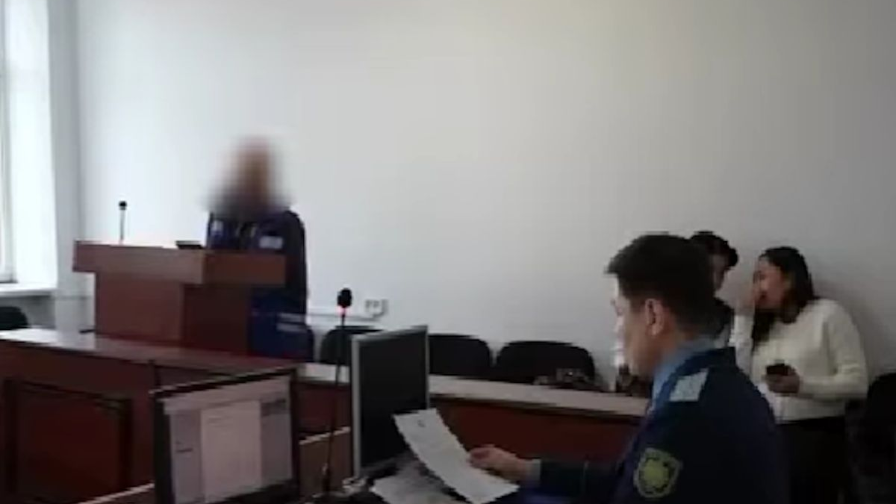 Atyraýda bank kartasyn «jalǵa bergeni» úshin alǵashqy úkim shyqty