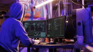 АҚШ-та қазақстандықтардың ұсталуы, "атыраулық хакердің" ісі: 13 ақпандағы маңызды жаңалықтар